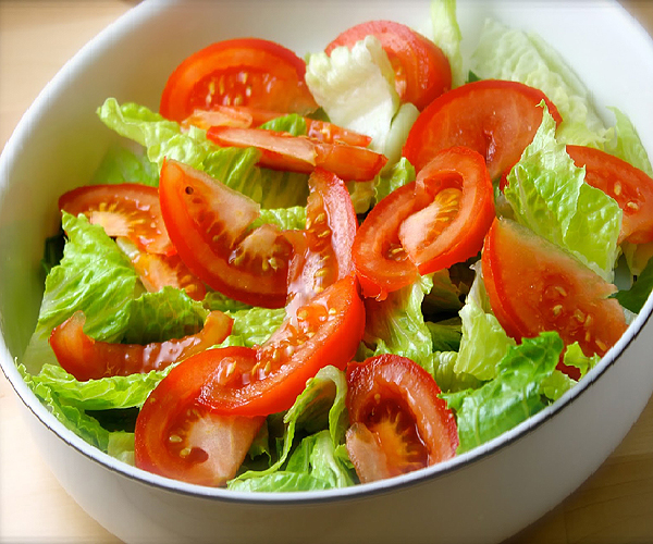 Ensalada Comun De Lechuga Y Tomate